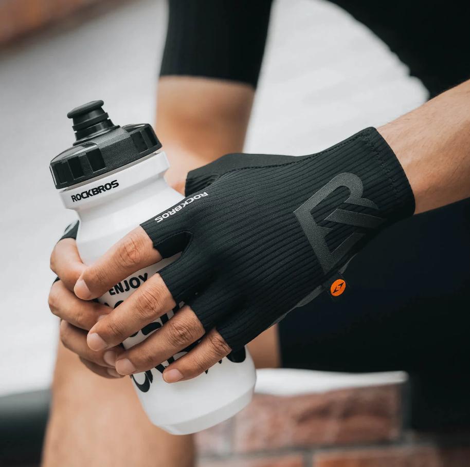 Guantes de Ciclismo de Medio Dedo Elásticos Interface - Cojín de Espuma de Alta Densidad Italiana, Diseño 3D Ergonómico, Ventilación Integral, Palma Antideslizante, Tiras de Liberación Rápida & Cobertura Extendida del Muñec