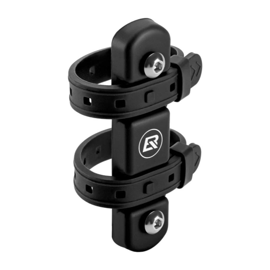 ROCKBROS adaptador negro para portabotellas de bicicleta en primer plano sobre fondo blanco