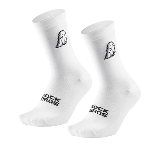 ROCKBROS calcetines de media caña blanco para ciclismo sobre fondo blanco
