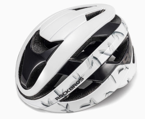 ROCKBROS casco de bicicleta color blanco con diseño ventilado sobre fondo blanco