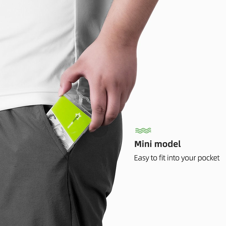 ROCKBROS kit de herramientas para reparacion mini que un hombre guarda dentro del bolsillo del pantalon
